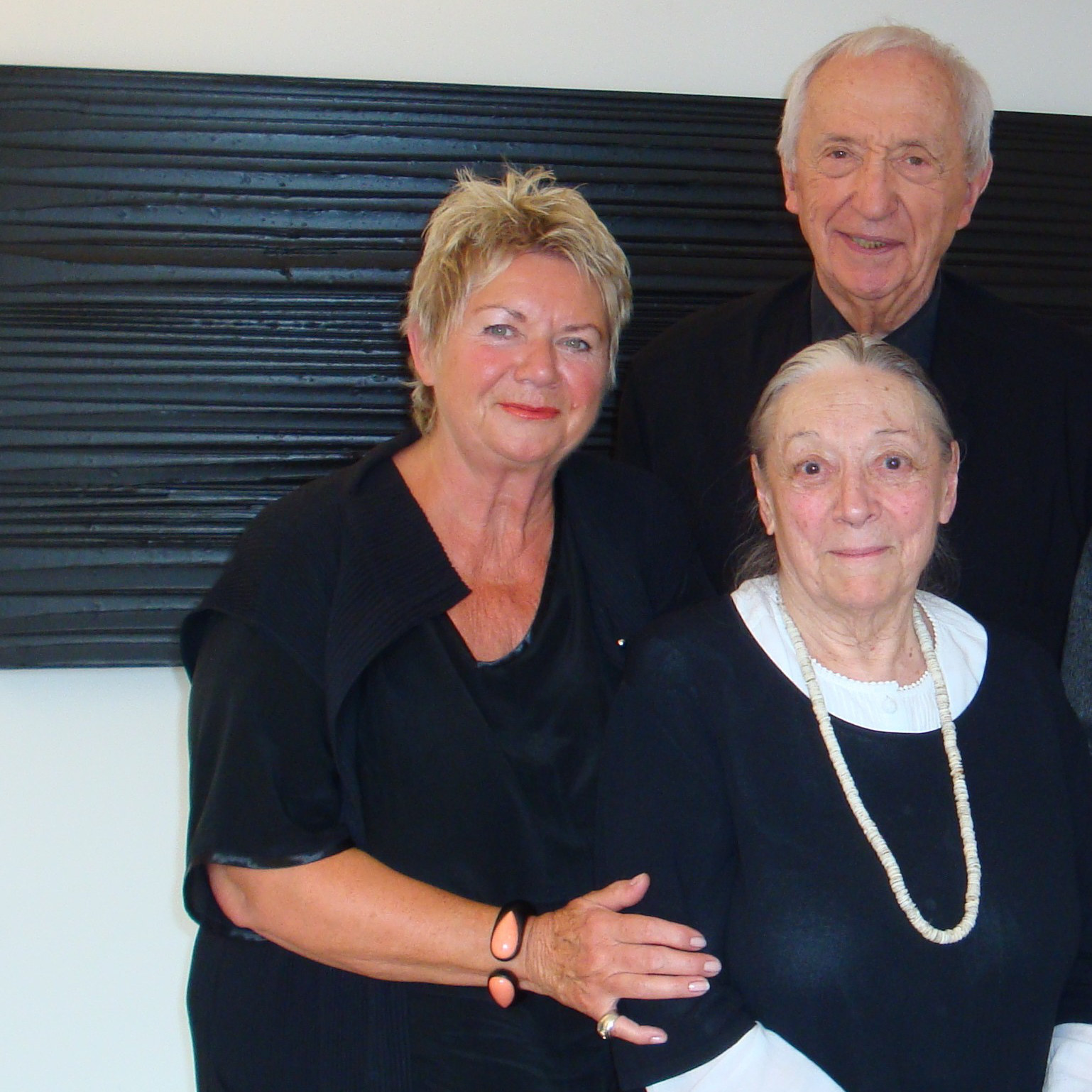 Edith Rieder mit Pierre und Colette Soulages im Atelier in Paris, 2017